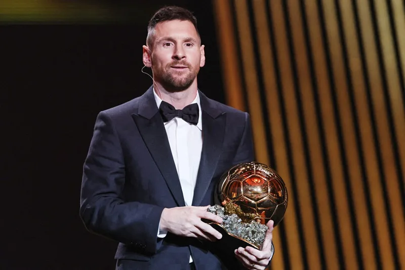 Chức vô địch World Cup 2022 vĩ đại đưa Messi tới danh hiệu Quả bóng vàng thứ 8 vô tiền khoáng hậu.